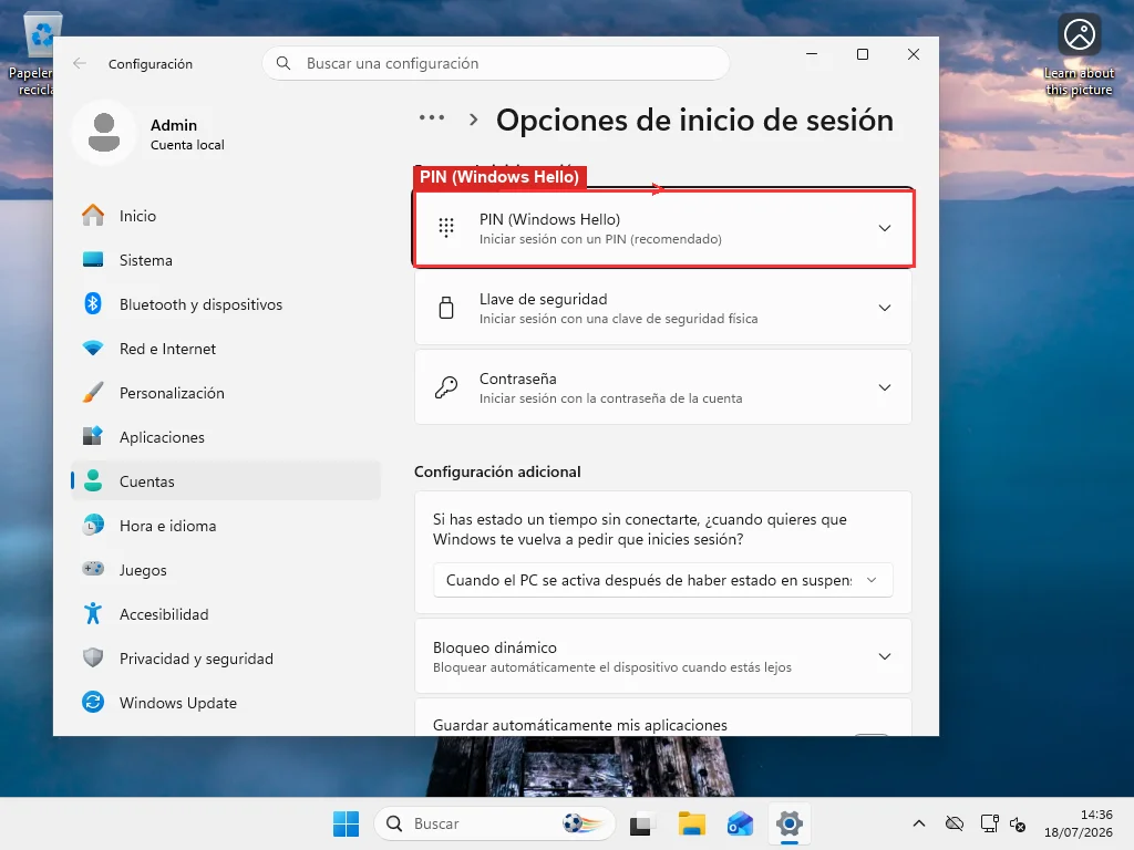 Página de opciones de inicio de sesión en Configuración de Cuentas de Windows 11 mostrando la entrada de PIN de Windows Hello